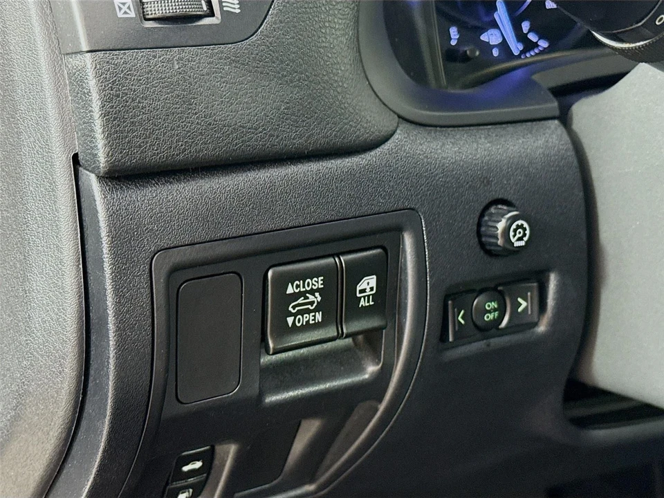 2011 Lexus IS 2nd Gen - Image 7 of 12