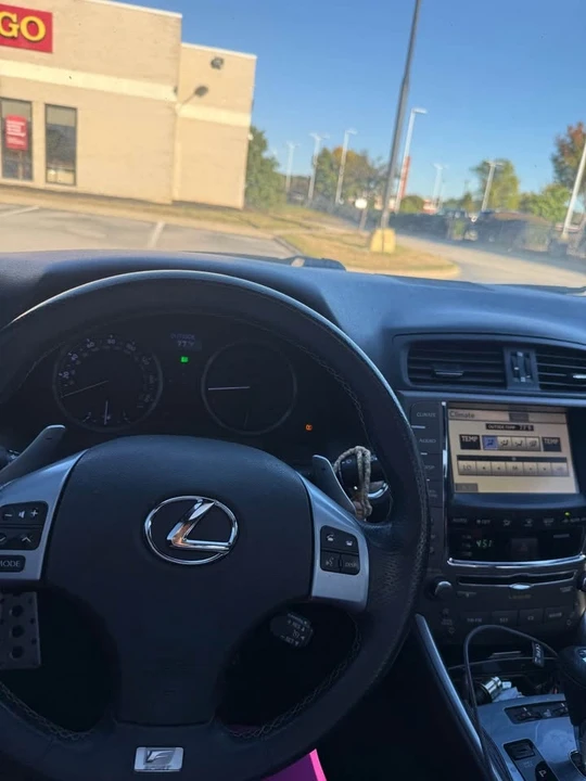 2011 Lexus IS 2nd Gen - Image 4 of 7