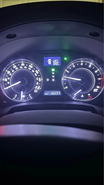 2011 Lexus IS 2nd Gen - Image 8 of 20