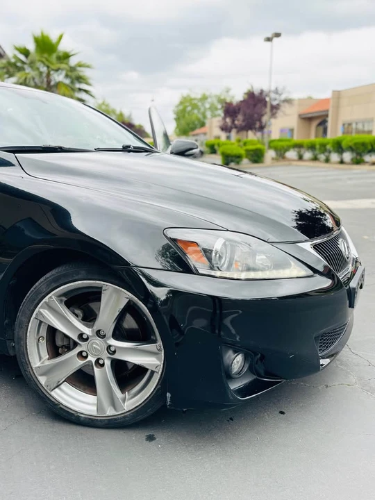 2011 Lexus IS 2nd Gen - Image 14 of 18
