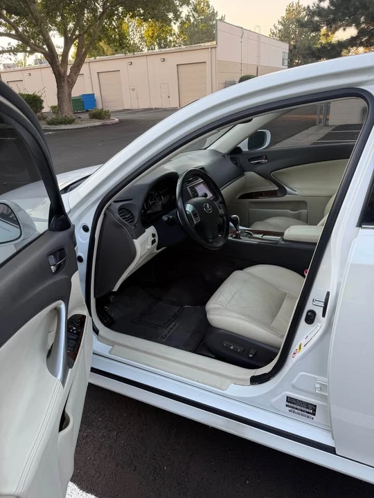2011 Lexus IS 2nd Gen - Image 14 of 19