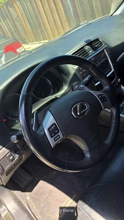 2011 Lexus IS 2nd Gen - Image 14 of 20