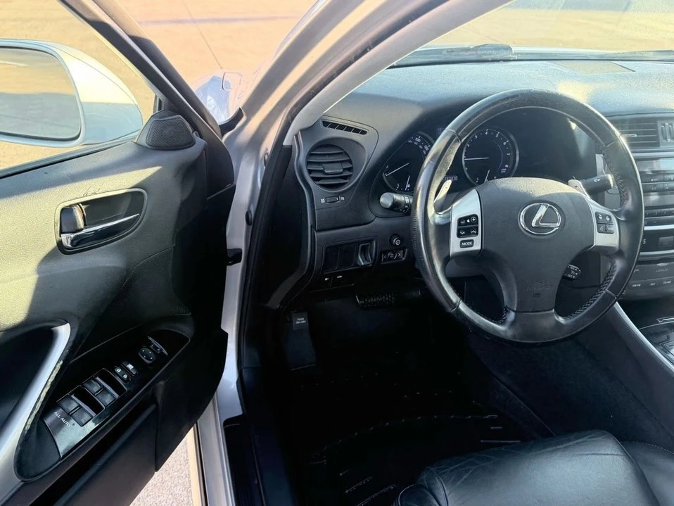 2011 Lexus IS 2nd Gen - Image 15 of 20