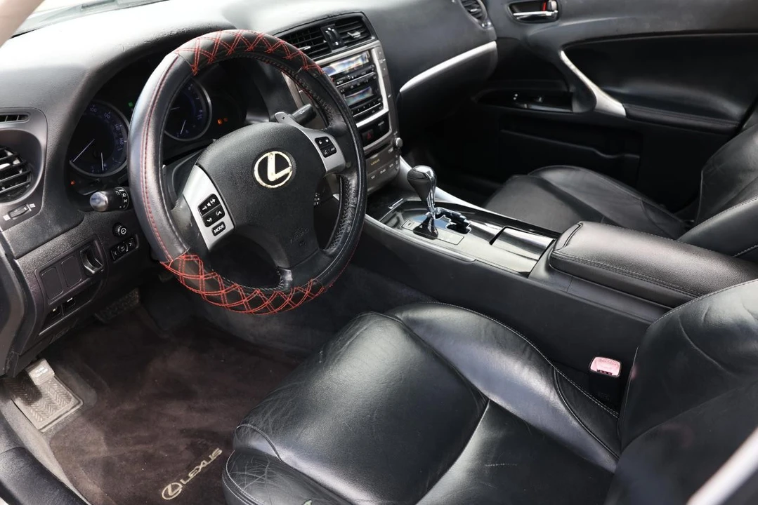 2011 Lexus IS 2nd Gen - Image 4 of 12