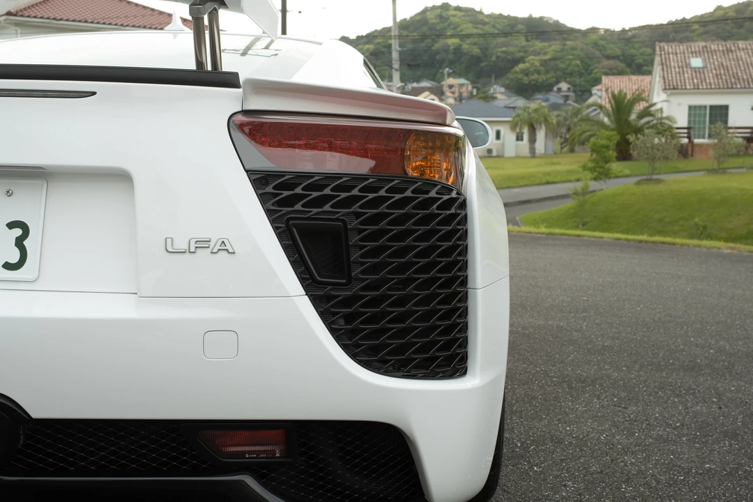 2011 Lexus LFA - Image 27 of 31