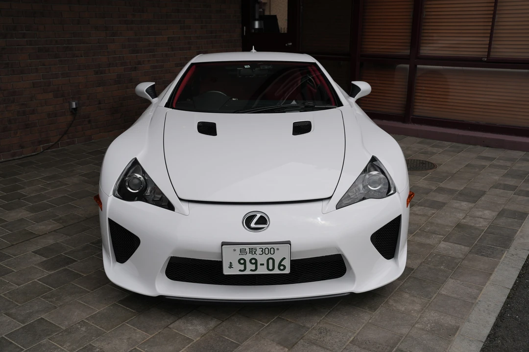 2011 Lexus LFA - Image 2 of 5