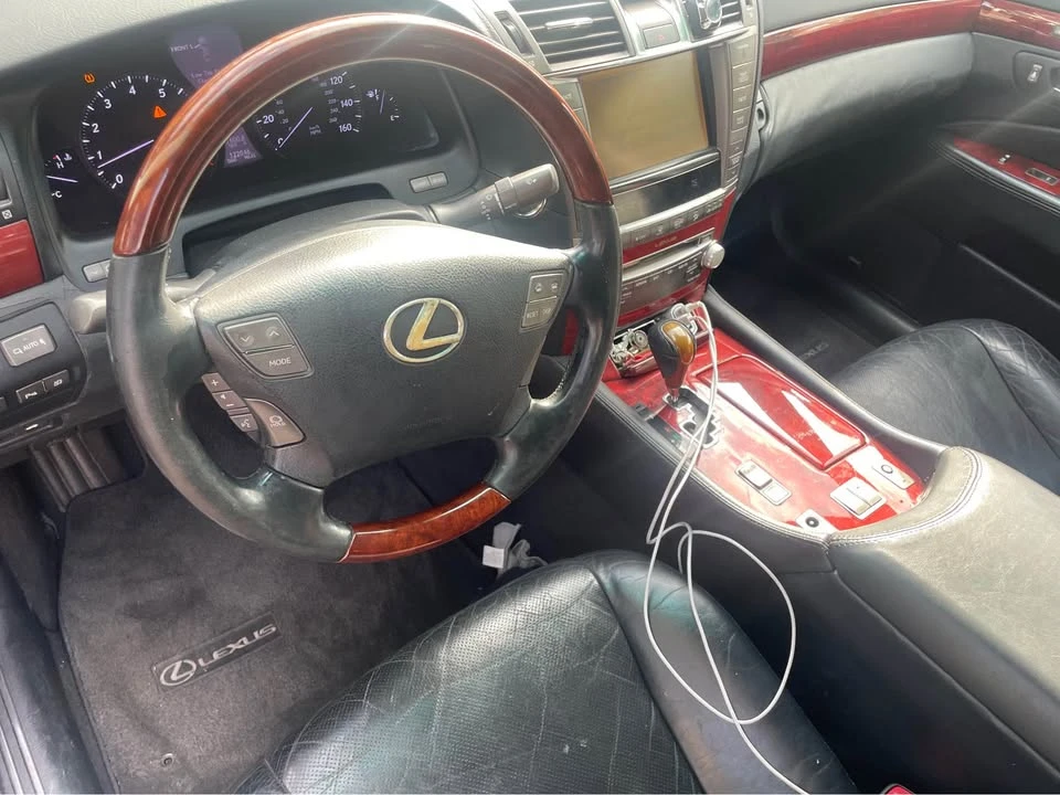 2011 Lexus LS 4th Gen - Image 5 of 7
