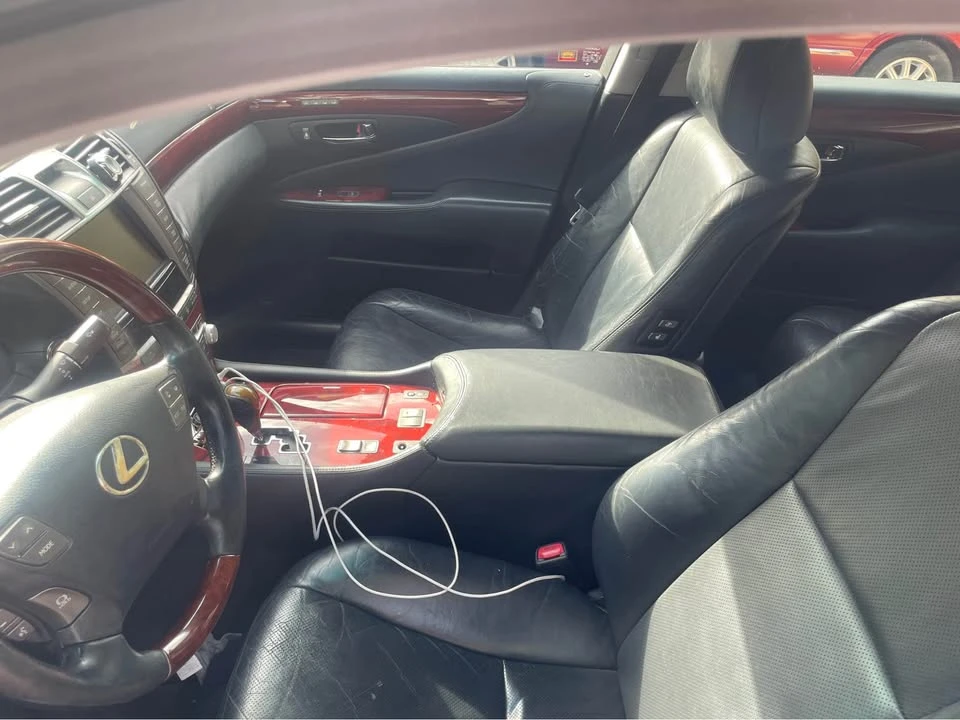 2011 Lexus LS 4th Gen - Image 6 of 7