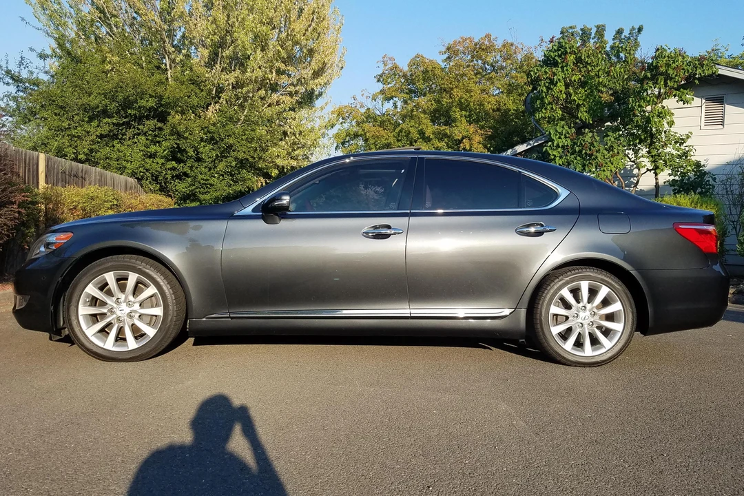 2011 Lexus LS 4th Gen - Image 3 of 31