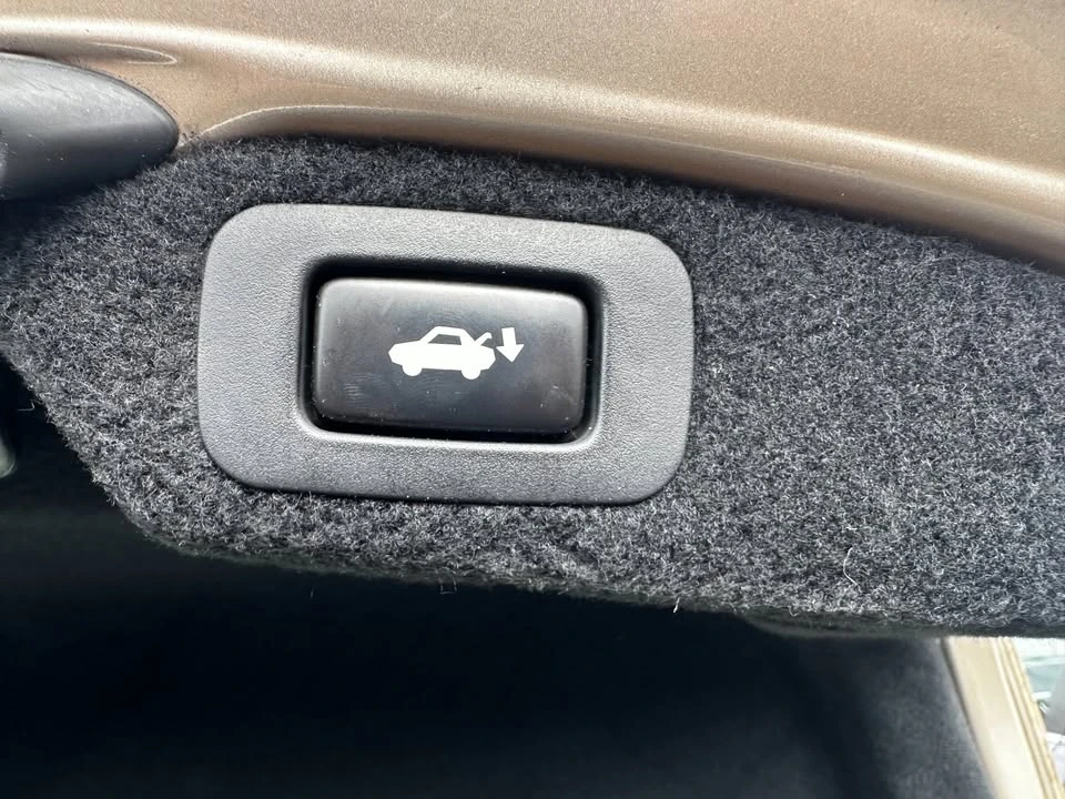 2011 Lexus LS 4th Gen - Image 16 of 19