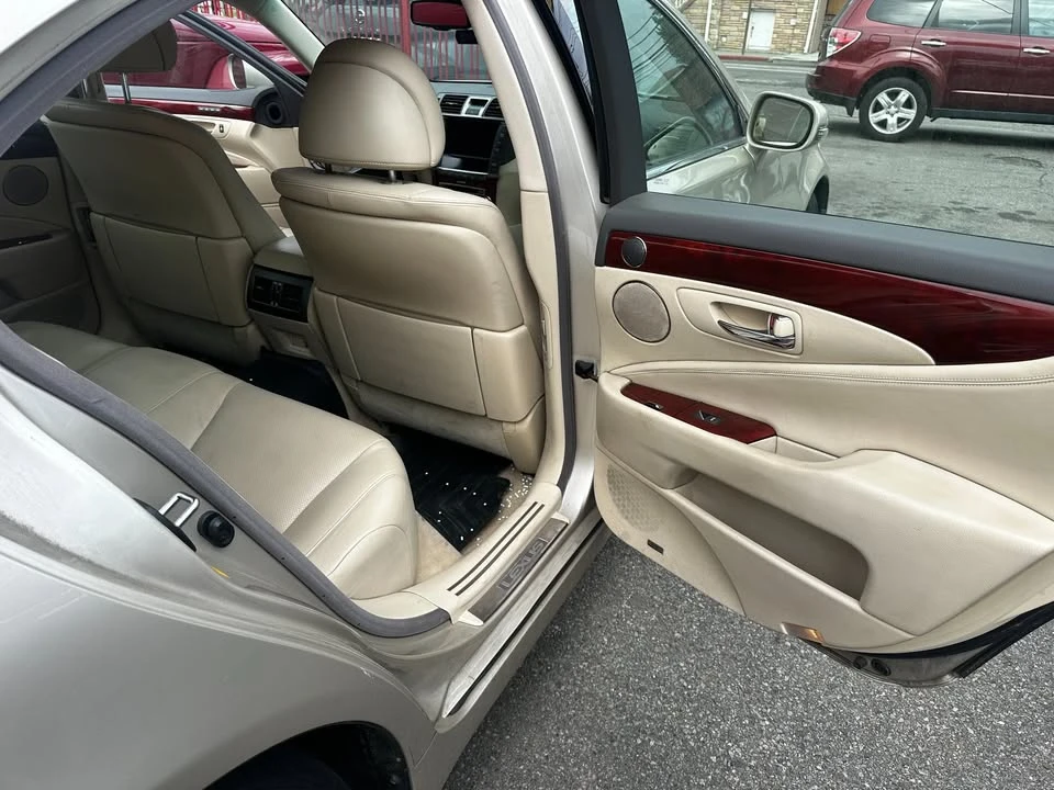 2011 Lexus LS 4th Gen - Image 13 of 19
