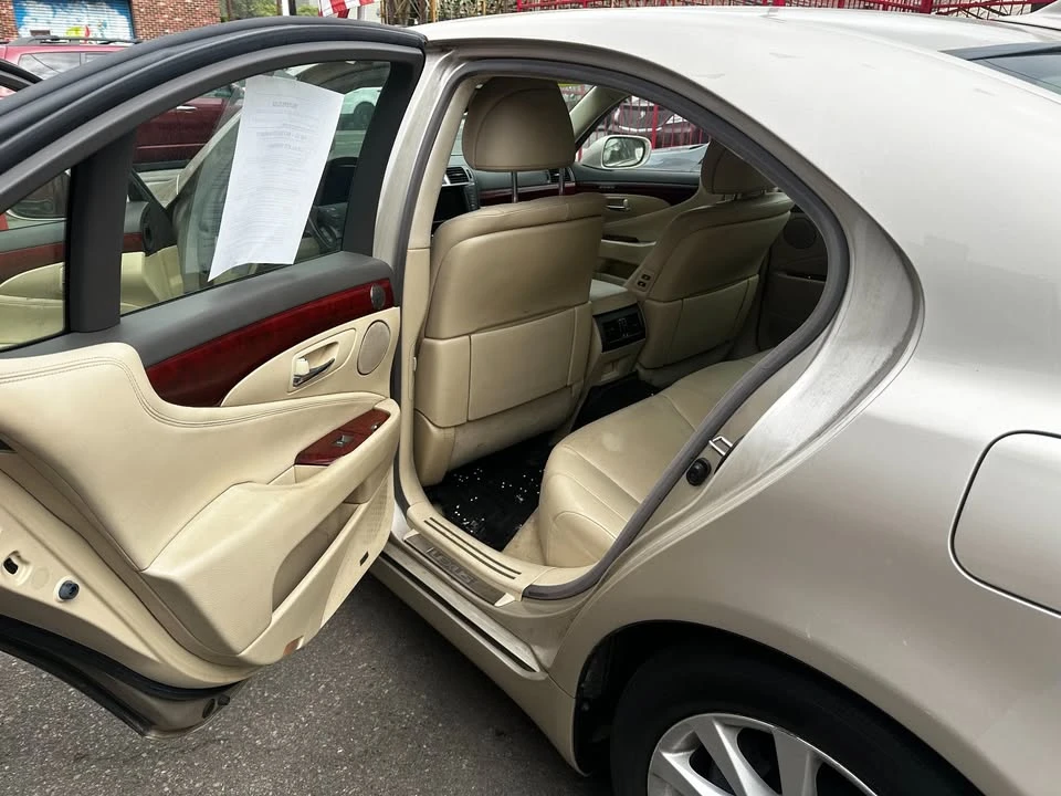 2011 Lexus LS 4th Gen - Image 14 of 19