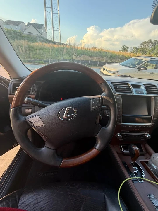 2011 Lexus LS 4th Gen - Image 10 of 10