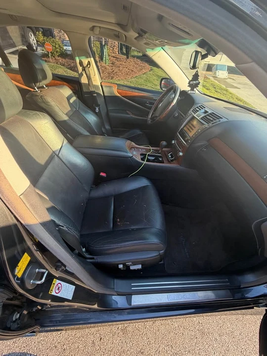 2011 Lexus LS 4th Gen - Image 8 of 10