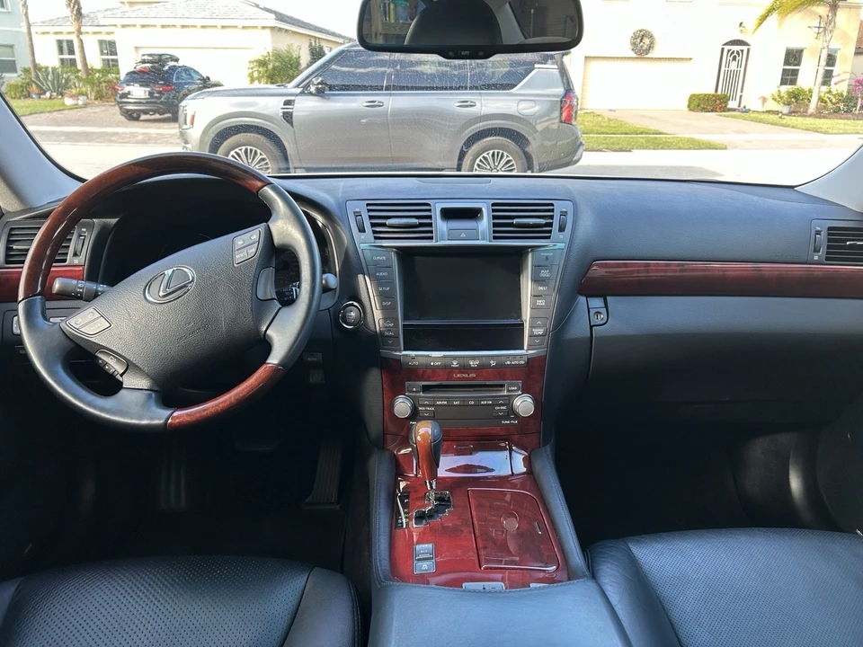 2011 Lexus LS 4th Gen - Image 18 of 20