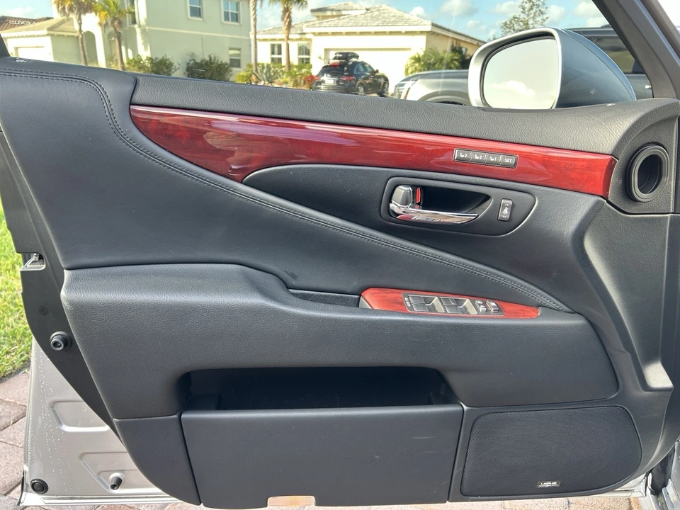 2011 Lexus LS 4th Gen - Image 17 of 20
