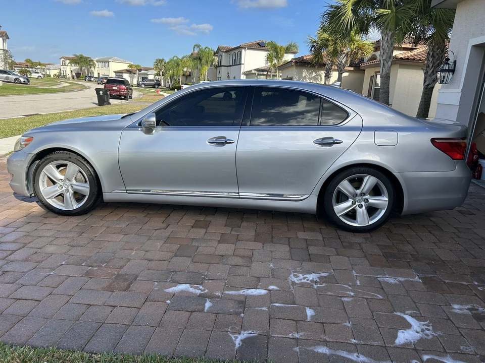 2011 Lexus LS 4th Gen - Image 8 of 20
