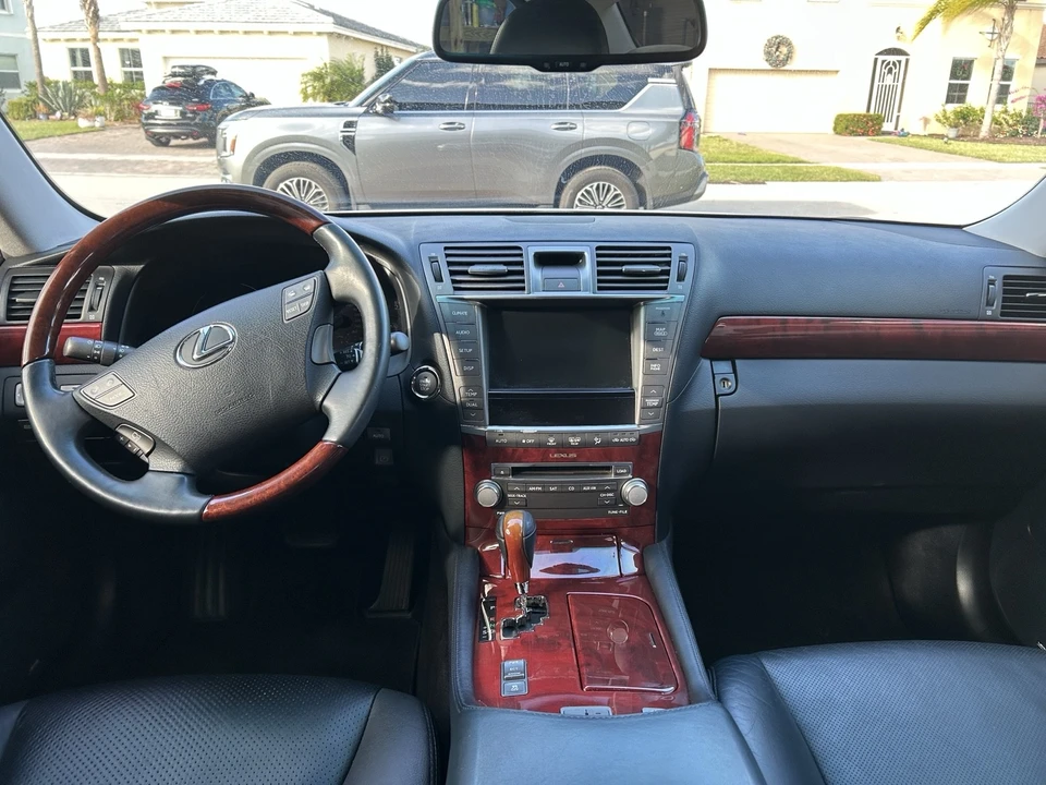2011 Lexus LS 4th Gen - Image 18 of 20