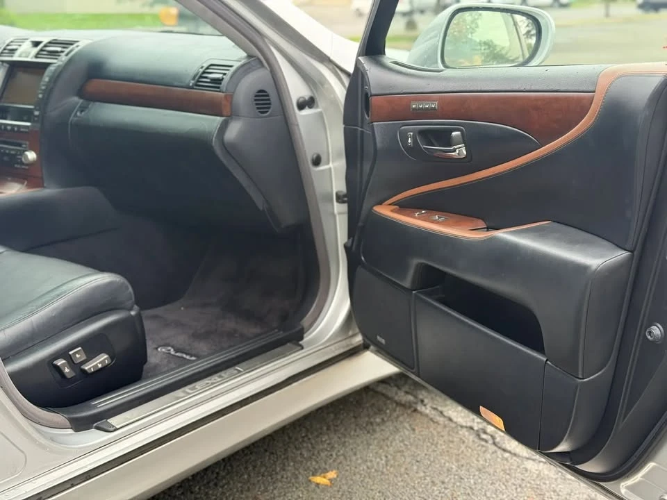 2011 Lexus LS 4th Gen - Image 16 of 19