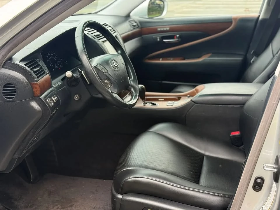 2011 Lexus LS 4th Gen - Image 9 of 19