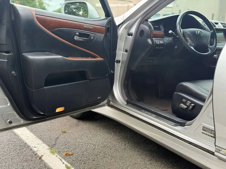 2011 Lexus LS 4th Gen - Image 11 of 19