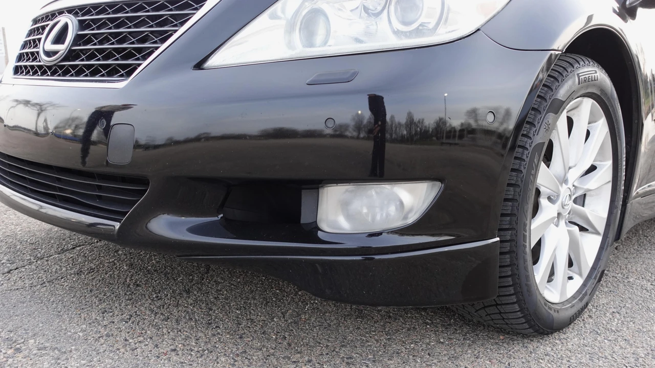 2011 Lexus LS 4th Gen - Image 18 of 30