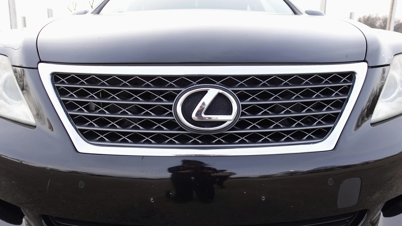 2011 Lexus LS 4th Gen - Image 16 of 30