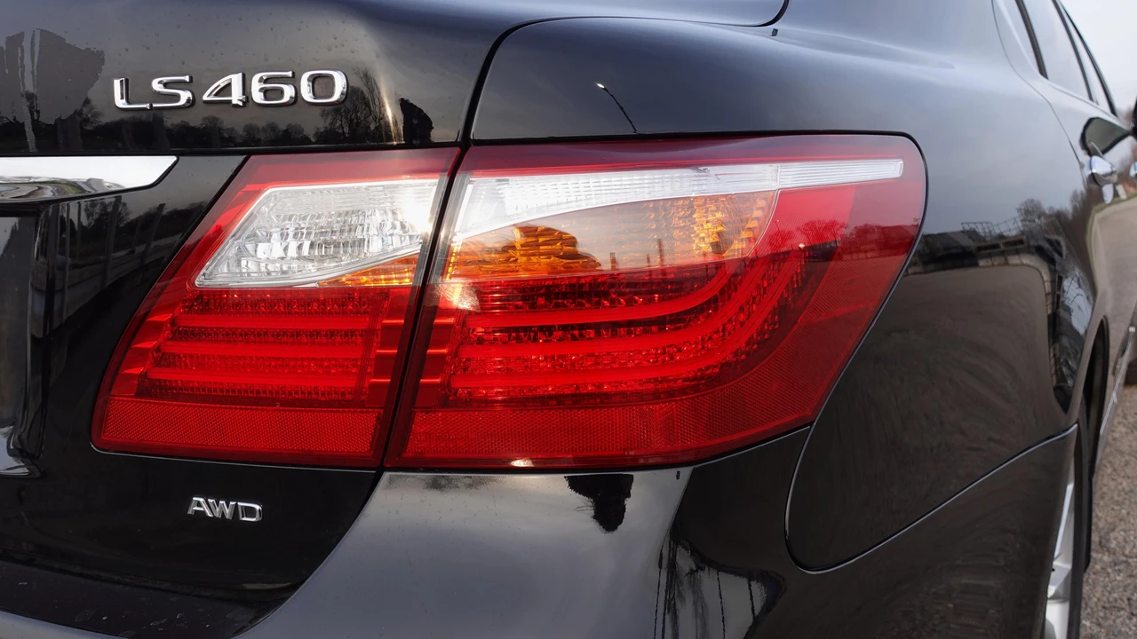 2011 Lexus LS 4th Gen - Image 29 of 30