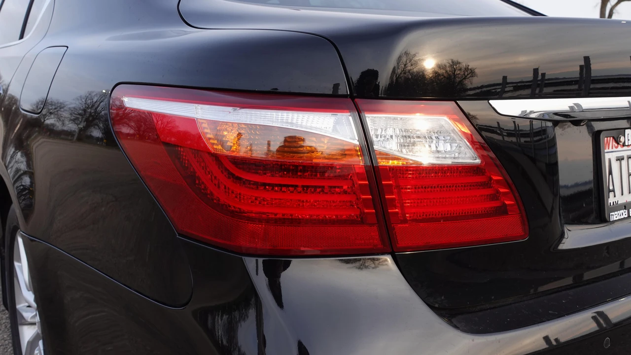 2011 Lexus LS 4th Gen - Image 27 of 30