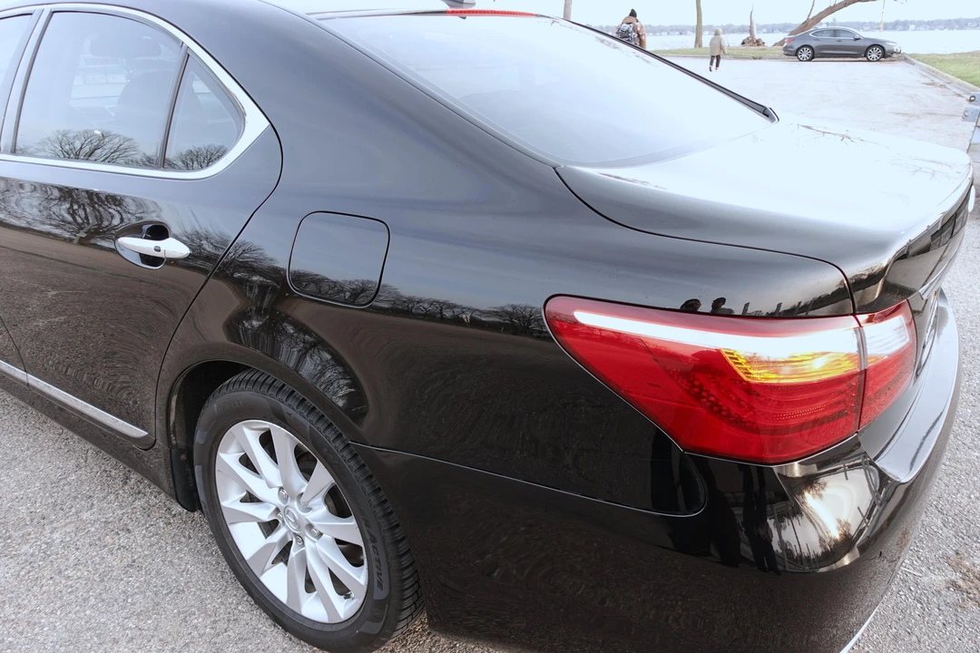 2011 Lexus LS 4th Gen - Image 25 of 30