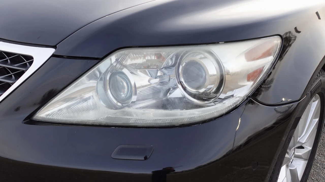 2011 Lexus LS 4th Gen - Image 19 of 30