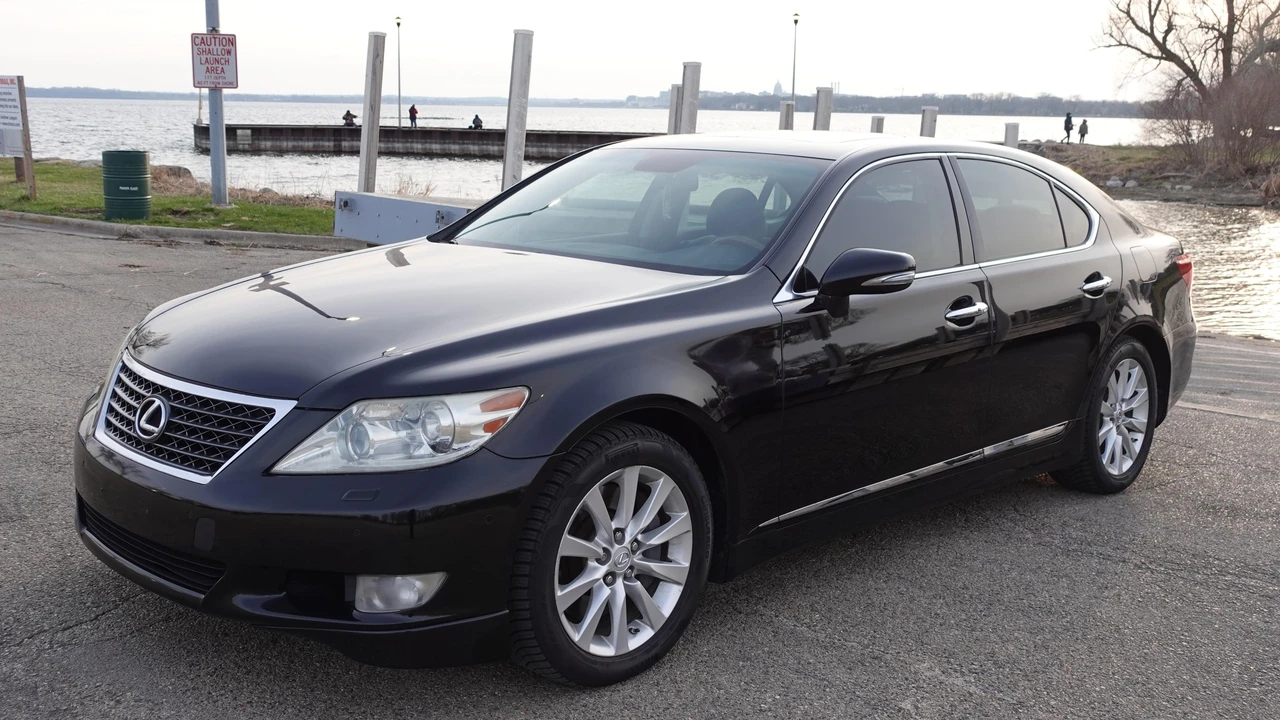 2011 Lexus LS 4th Gen - Image 7 of 30