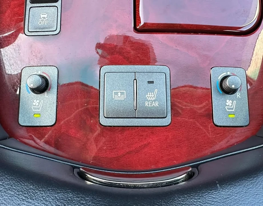 2011 Lexus LS 4th Gen - Image 18 of 20