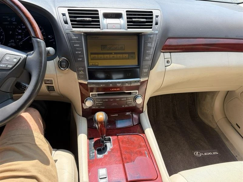 2011 Lexus LS 4th Gen - Image 16 of 18