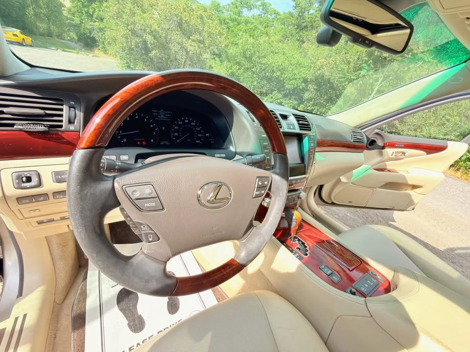 2011 Lexus LS 4th Gen - Image 16 of 20