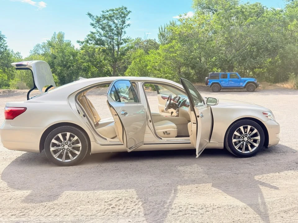 2011 Lexus LS 4th Gen - Image 12 of 20