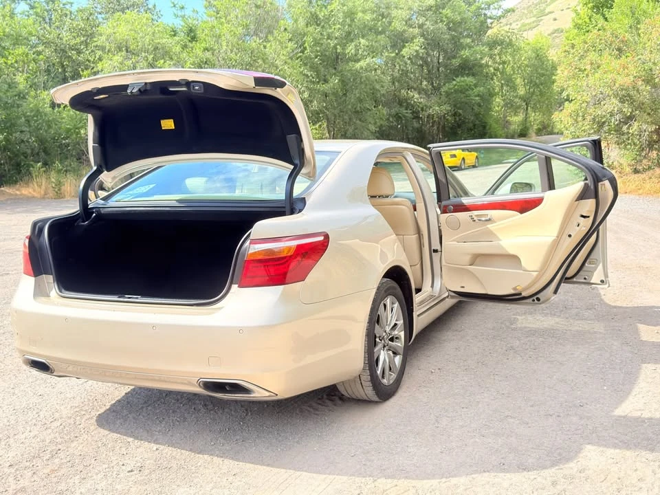 2011 Lexus LS 4th Gen - Image 11 of 20