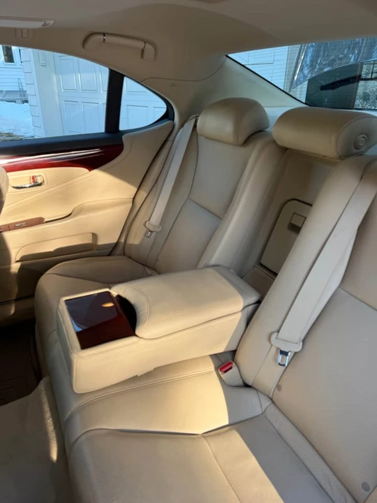 2011 Lexus LS 4th Gen - Image 16 of 20