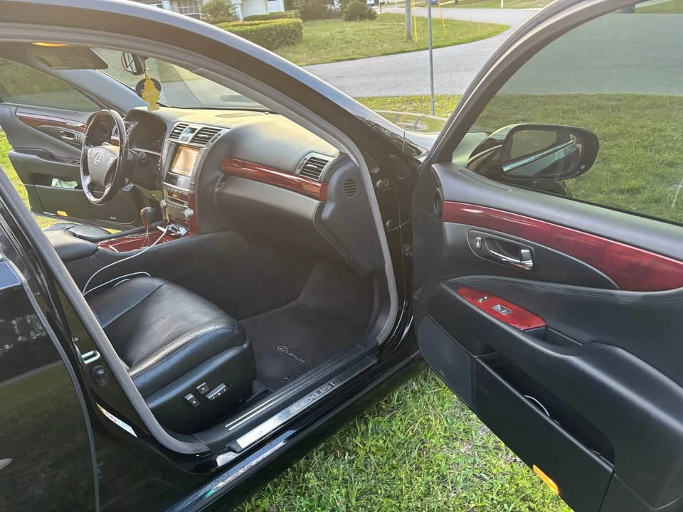 2011 Lexus LS 4th Gen - Image 10 of 12