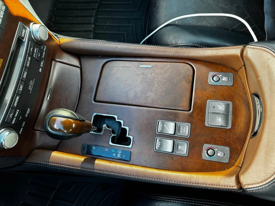 2011 Lexus LS 4th Gen - Image 7 of 13