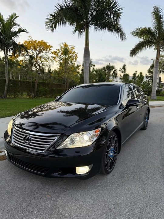 2011 Lexus LS 4th Gen - Image 15 of 20