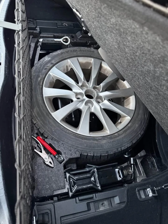 2011 Lexus LS 4th Gen - Image 11 of 20