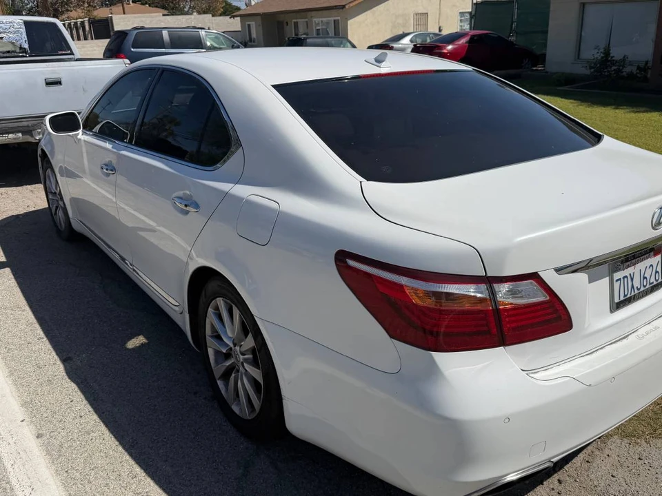 2011 Lexus LS 4th Gen - Image 5 of 6