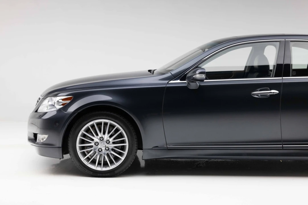 2011 Lexus LS 4th Gen - Image 19 of 31
