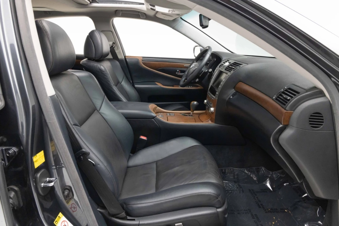 2011 Lexus LS 4th Gen - Image 24 of 31
