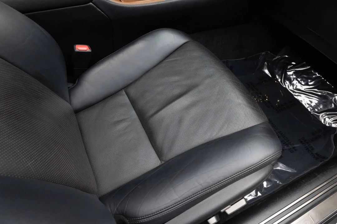 2011 Lexus LS 4th Gen - Image 28 of 31