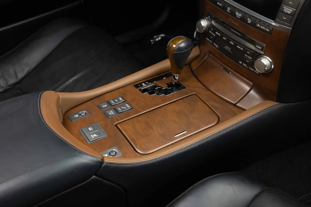 2011 Lexus LS 4th Gen - Image 20 of 31