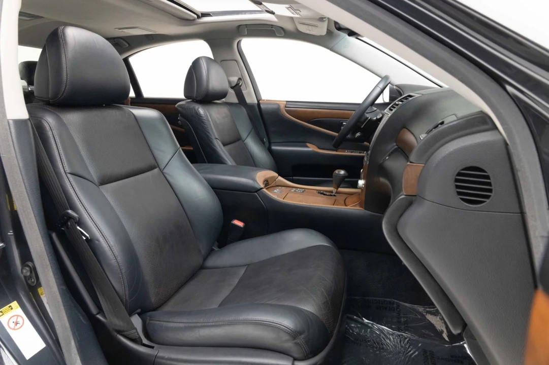 2011 Lexus LS 4th Gen - Image 4 of 31