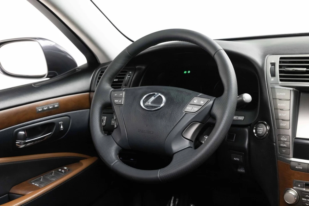 2011 Lexus LS 4th Gen - Image 10 of 31