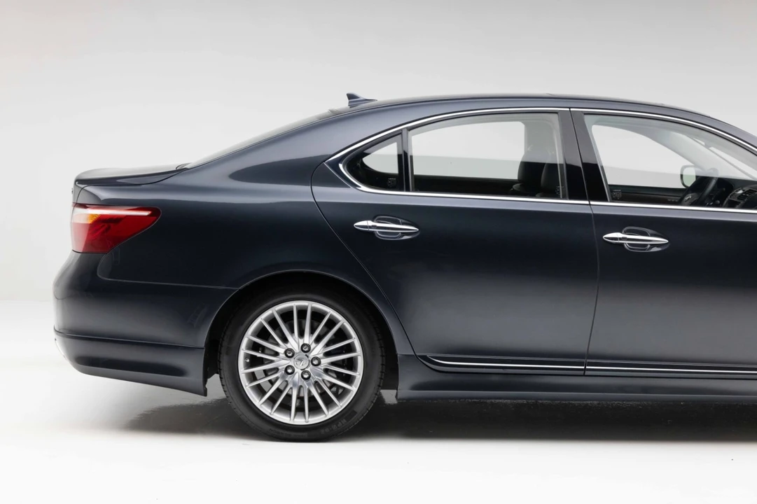 2011 Lexus LS 4th Gen - Image 23 of 31